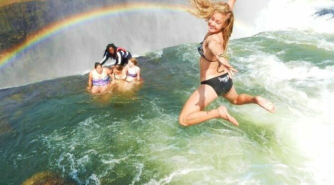 Small-Group Devil’s Pool and Livingstone Island Tour