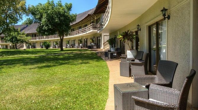 6 Days / 5 Nights A’Zambezi River Lodge Package