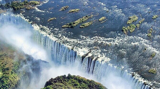 Guided Tour of the Falls (ZIM side) Wildlife Safari, by Savannah