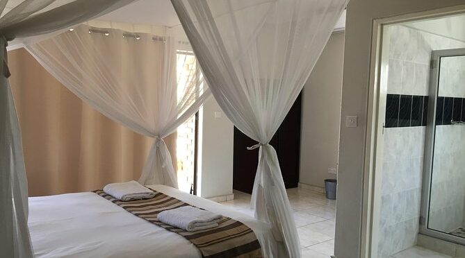 5 nights 6 days Dzimbahwe Guest Lodge Package
