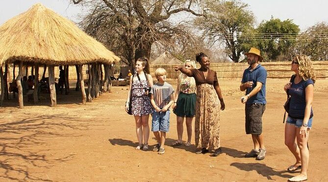 Victoria Falls: Full-Day Tour with Dinner and Cultural Show