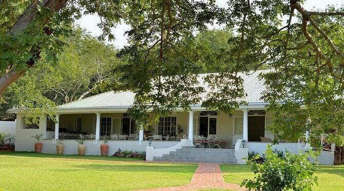 4 Days / 3 Nights Batonka Guest Lodge Package