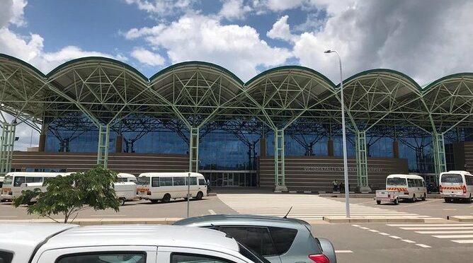 Victoria Falls: Shared Airport to Hotel Transfer Service