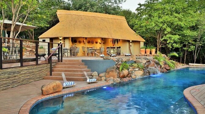 3 Days / 2 Nights Victoria Falls Safari Club Package