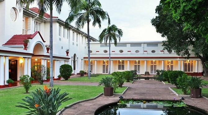 5 Day Victoria Falls Hotel and Chobe Game Lodge/Cresta Mowana Super Deal