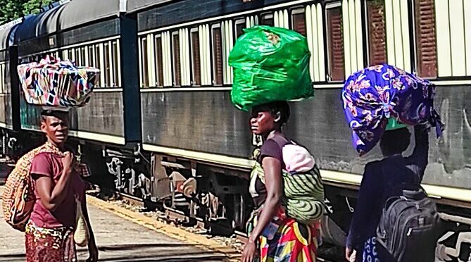 Historic Victoria Falls Town Walk – Immersive Small Group Tour