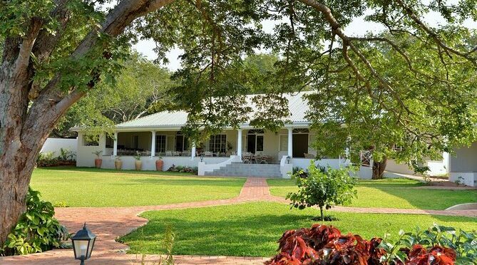 5 Days / 4 Nights Batonka Guest Lodge Package