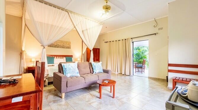 3-Days Tour with Accommodation and Sunset Cruise in Victoria Falls